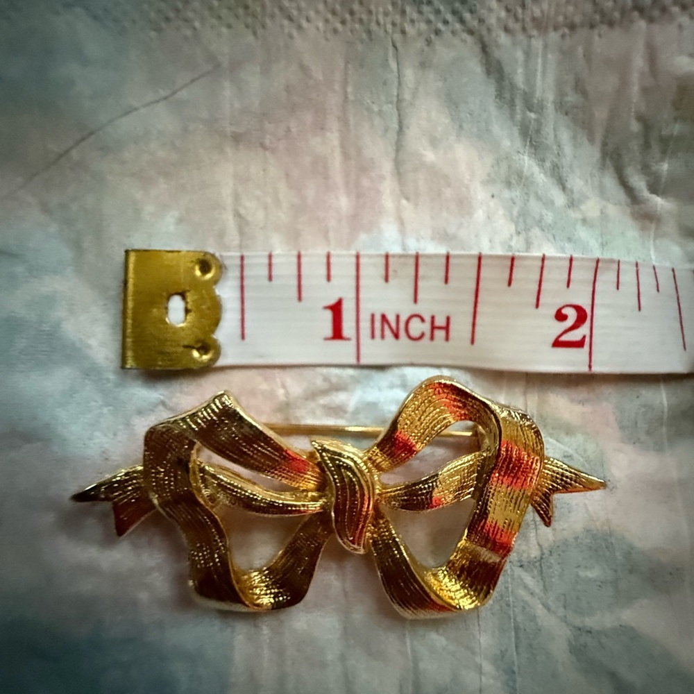 Gold Ribbon Bow Brooch - Elegant Women's Accessory